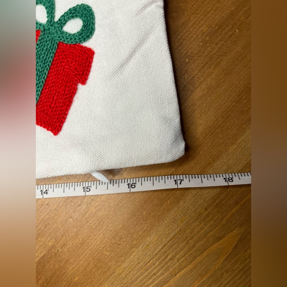 Festive Holiday Pillow Cases. Pillows not included. 1 set (2pcs). - Picture 9 of 10